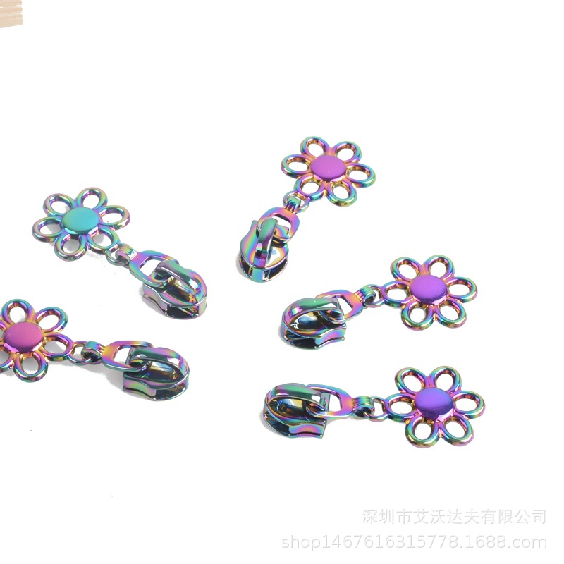 厂家直销 5#尼龙拉头加梅花拉牌精美梅花拉牌 批发箱包拉链头拉片