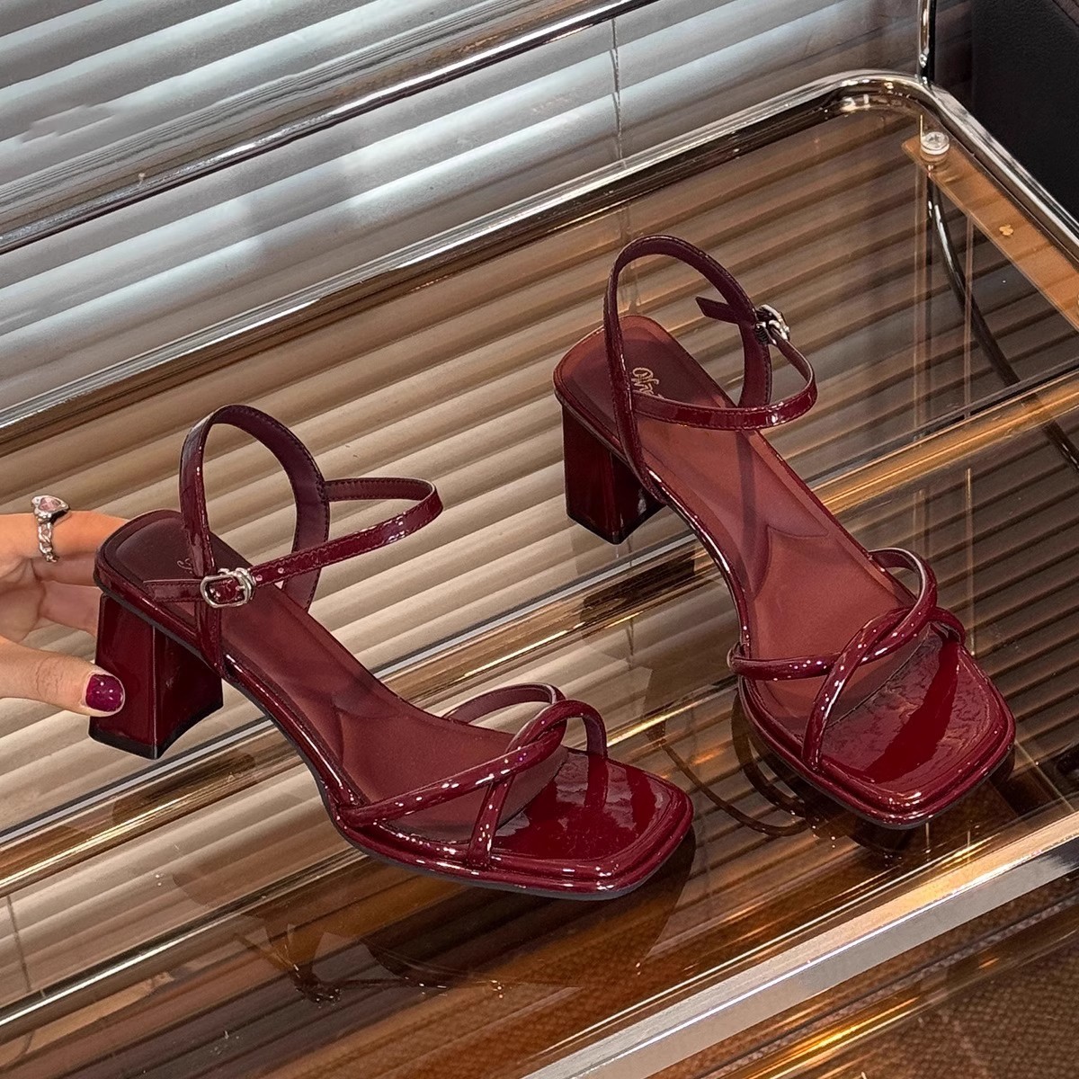 Summer Burgundy High-Heeled Shoes for Women 2025, Chunky Heel, Square Toe, Strap, Suitable for Dresses, Roman Sandals, Mid-Heel