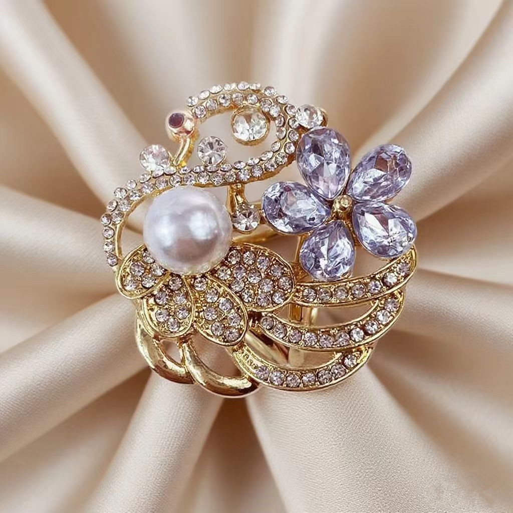 Zwaan broche met parels en kristallen voor dames elegant_voghion.com