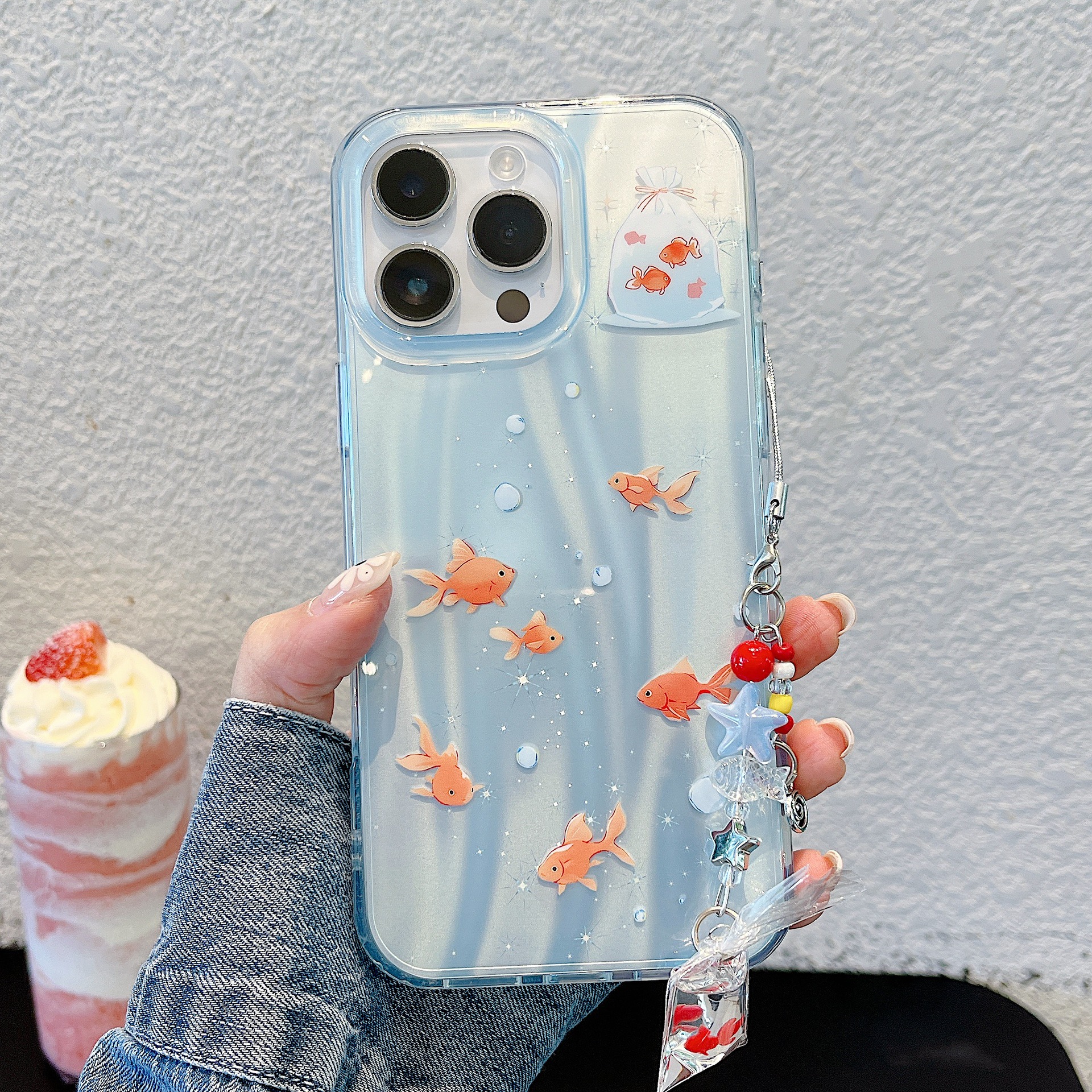 Verano pequeño y fresco Lucky Goldfish Koi para Apple 16ProMax funda para teléfono 15/14 Nuevo 13 femenino 15Pro