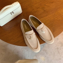 �F؛��Ƥ���ы����������K�i��Ӣ��СƤЬŮ���һ�_�ő��˘���Ь