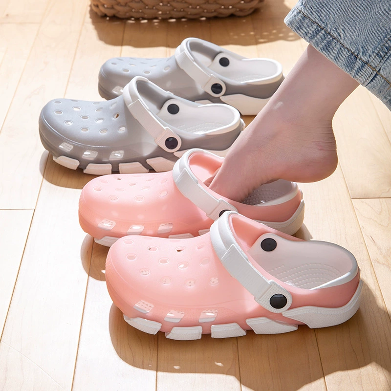 Сандалии в стиле Crocs летом, трендовые пляжные платформы, нескользящие женские тапочки, для прогулок на улице, пляжный стиль, закрытый носок, женский стиль