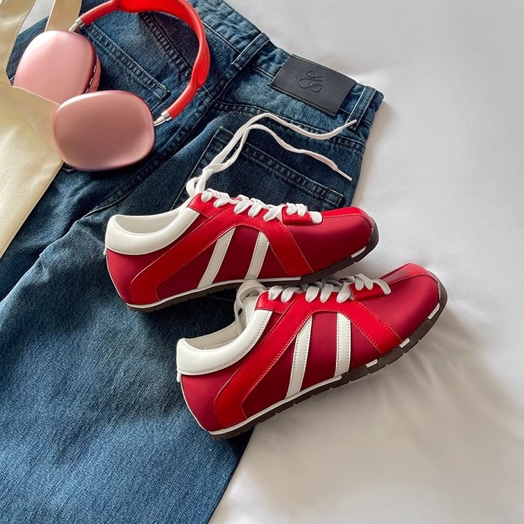 Zhao Lusini con zapatos de cebra de cabeza cuadrada 2025 nuevos zapatos deportivos de entrenamiento de entrenamiento moral rojo