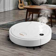 スマート掃除機の人たちは加湿掃除機で床を掃除します。