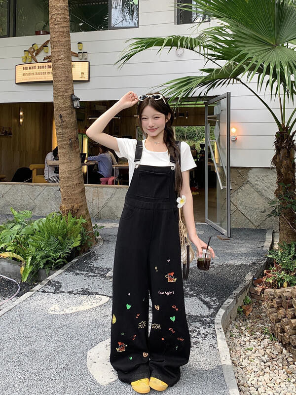 2025 春の新漫画刺繍黒年齢軽減デニムオーバーオール女性のハイウエストルーズストレートフロアレングスパンツ|undefined