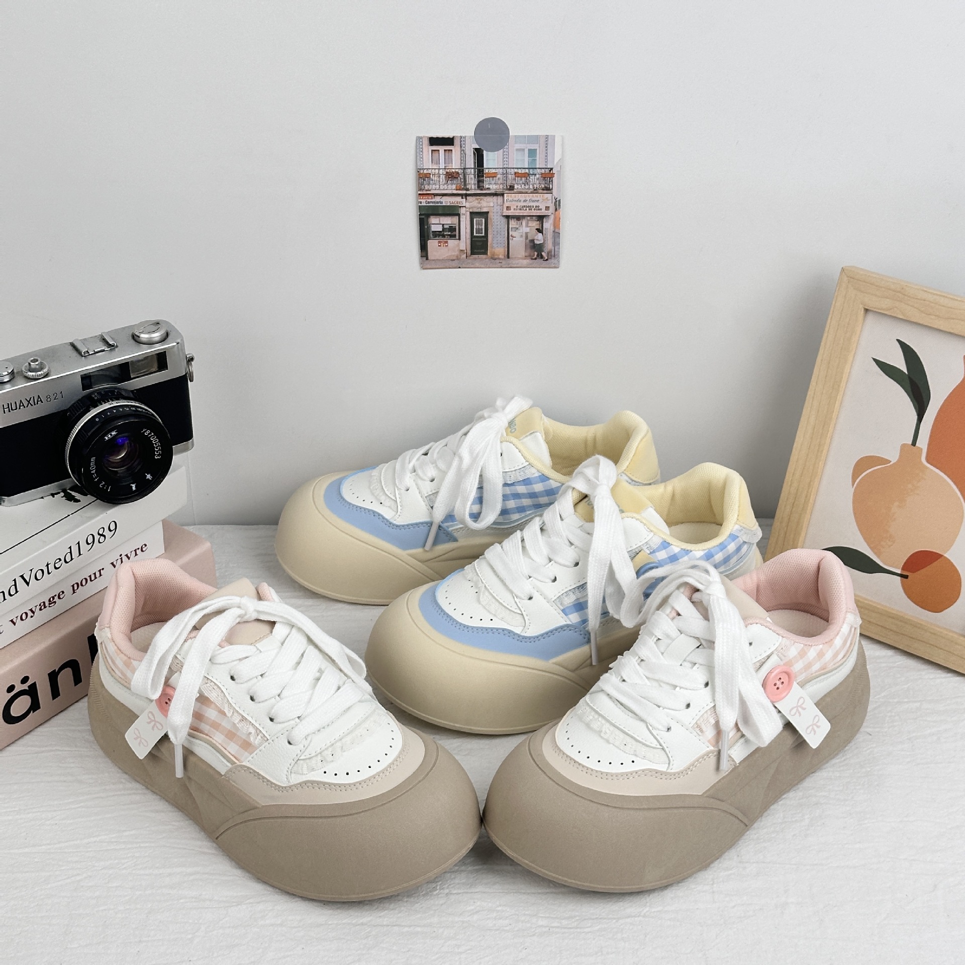 Zapatos de onda lejana para mujer 2025 nuevos zapatos de pan de estilo caliente zapatos blancos de suela gruesa zapatos de tabla zapatos casuales de nicho de todo fósforo