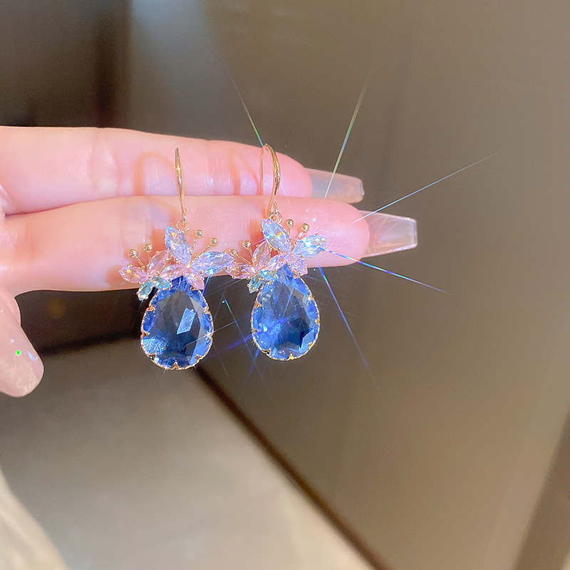 Corea del Sur ins pendientes elegantes Luz de lujo de alto grado pendientes para las mujeres Verano nuevo ZIRCON mariposa gota de agua pendientes de gancho de oreja