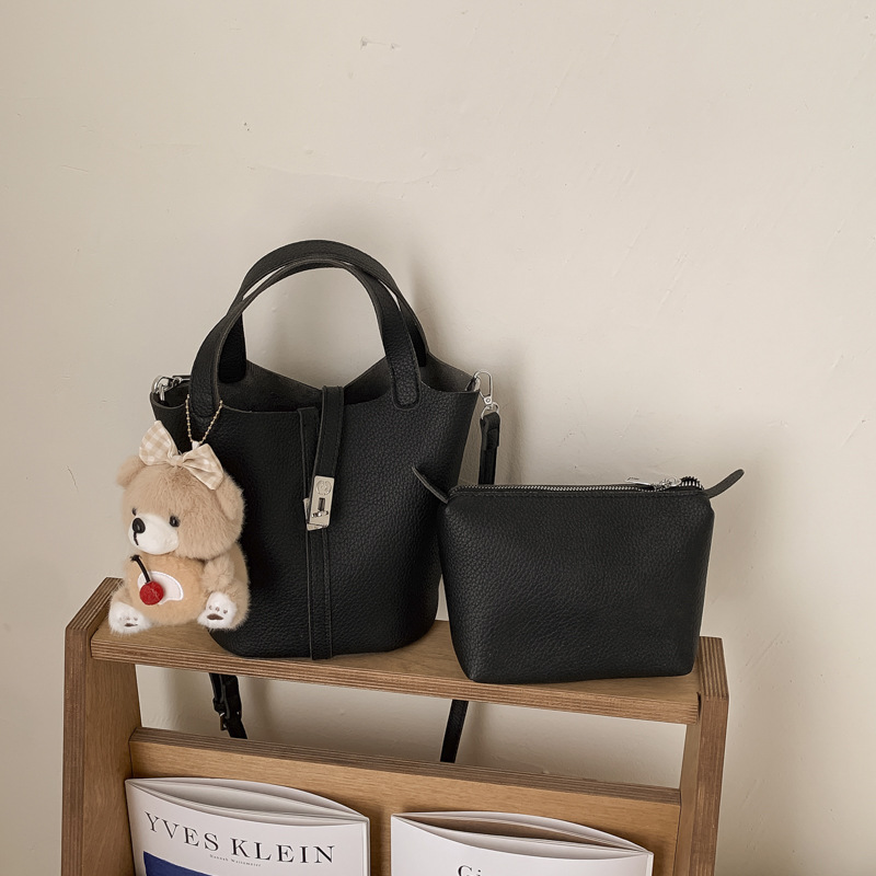 Nicho coreano canasta de platos portátiles bolso de cubo para mujeres 2026 ventas calientes nueva moda lichi patrón mochila