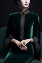 丝绒连衣裙秋新款国风新中式设计感大码刺绣妈妈裙