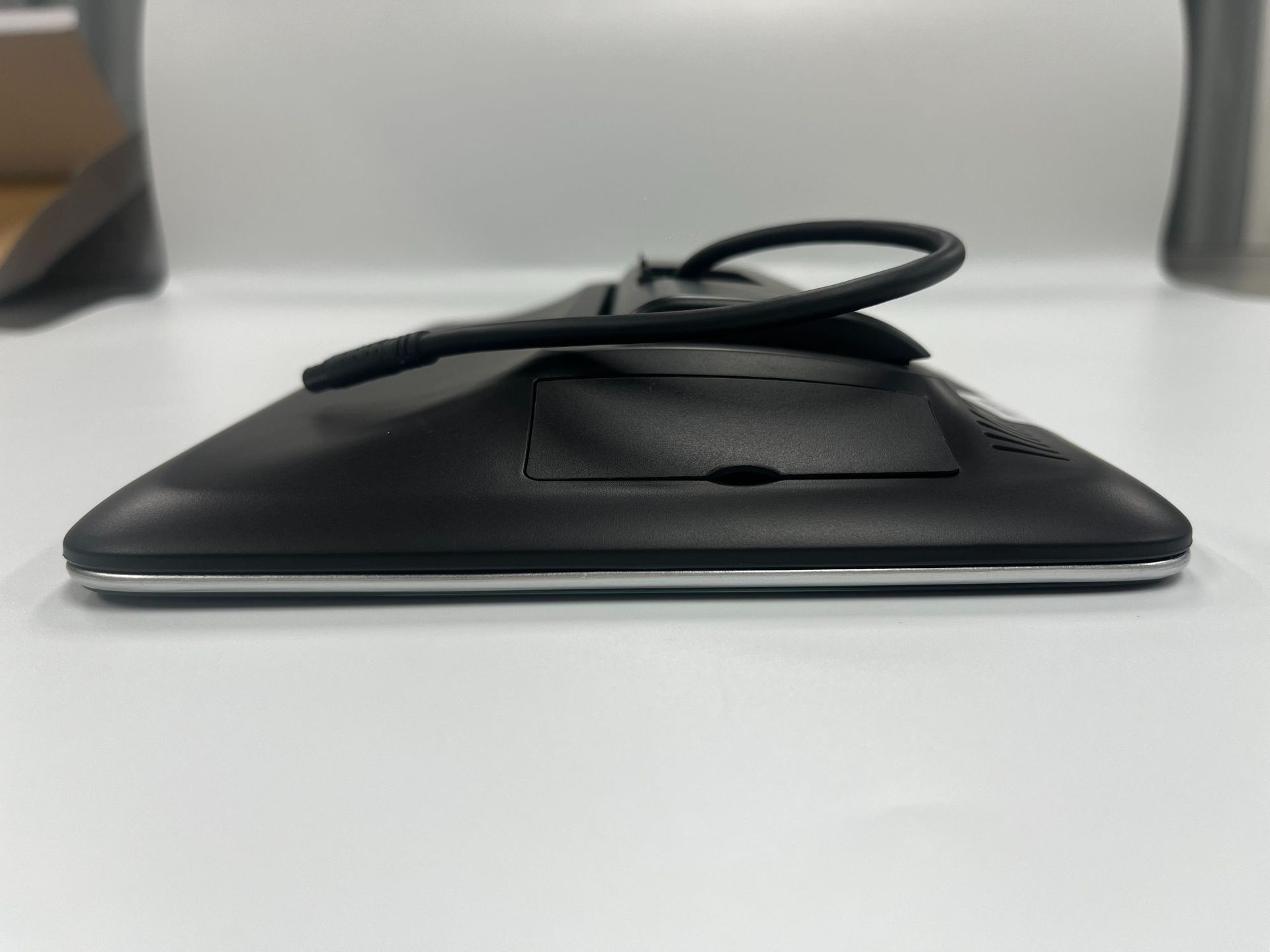 Direct sales 11.6inch Mercedes-Benz Android display dedicated external Android BMW 13.3inch Mercedes-Benz headrest display