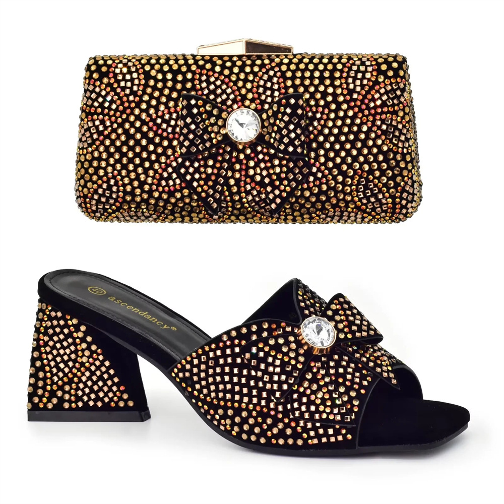 Vintage strasszokkal díszített női magassarkú cipő hozzáillő clutch stílusú vacsorához való öltönnyel_voghion.com