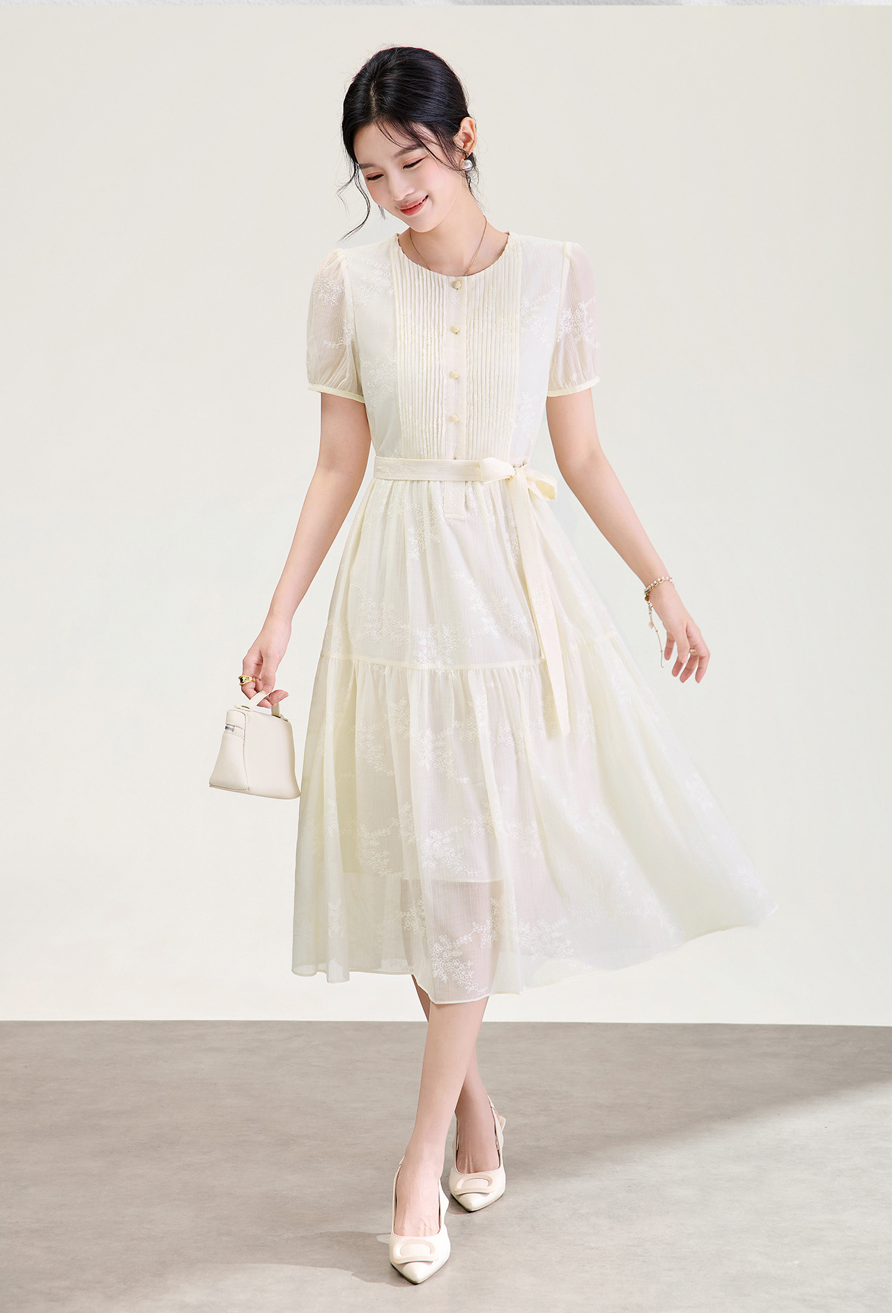 Váy maxi thêu hoa tay ngắn chất liệu tencel mềm mại — màu đen chi tiết 2