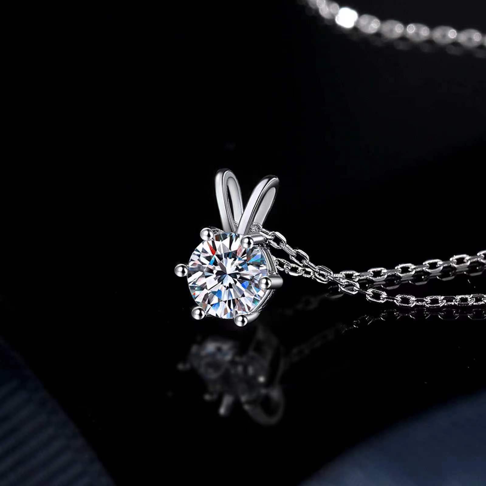 Super flash necklace female six-claw pendant inlaid 1 karat anti-moissanite jewelry factory direct cross-border supply wholesale