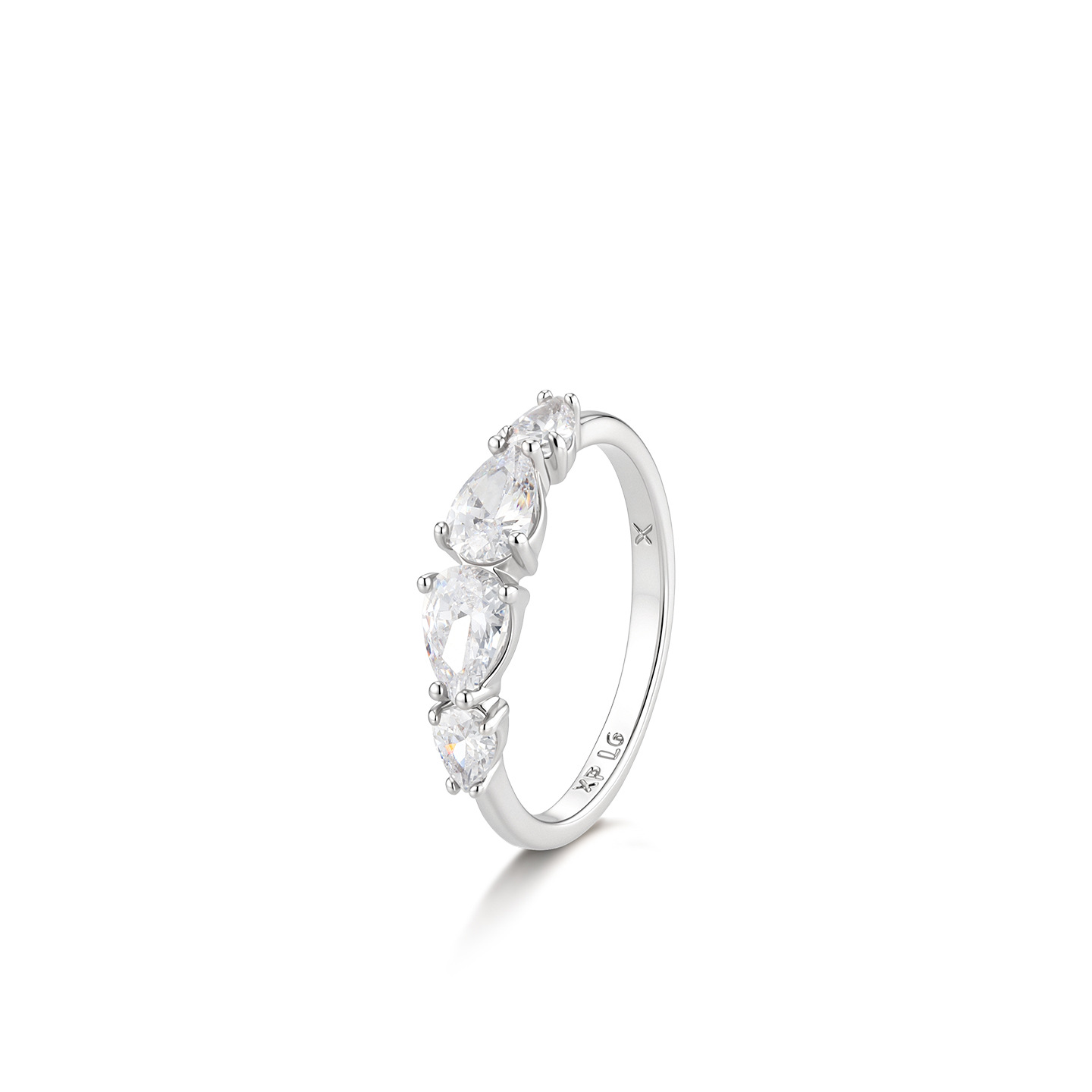 Xuping anillo de joyas artificiales anillo de aleación de cobre chapado blanco simple lujoso temperamento ligero anillo de boda al por mayor