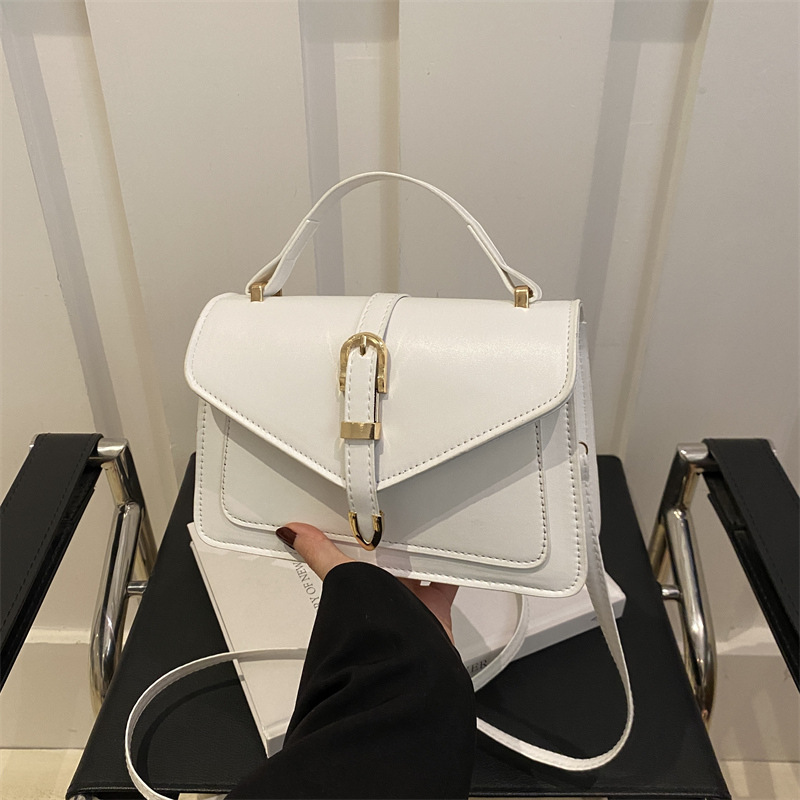 Diseño de nicho femenino 2025 primavera nueva moda simple bolso de mensajero de un solo hombro hebilla de cinturón bolso cuadrado portátil de cercanías