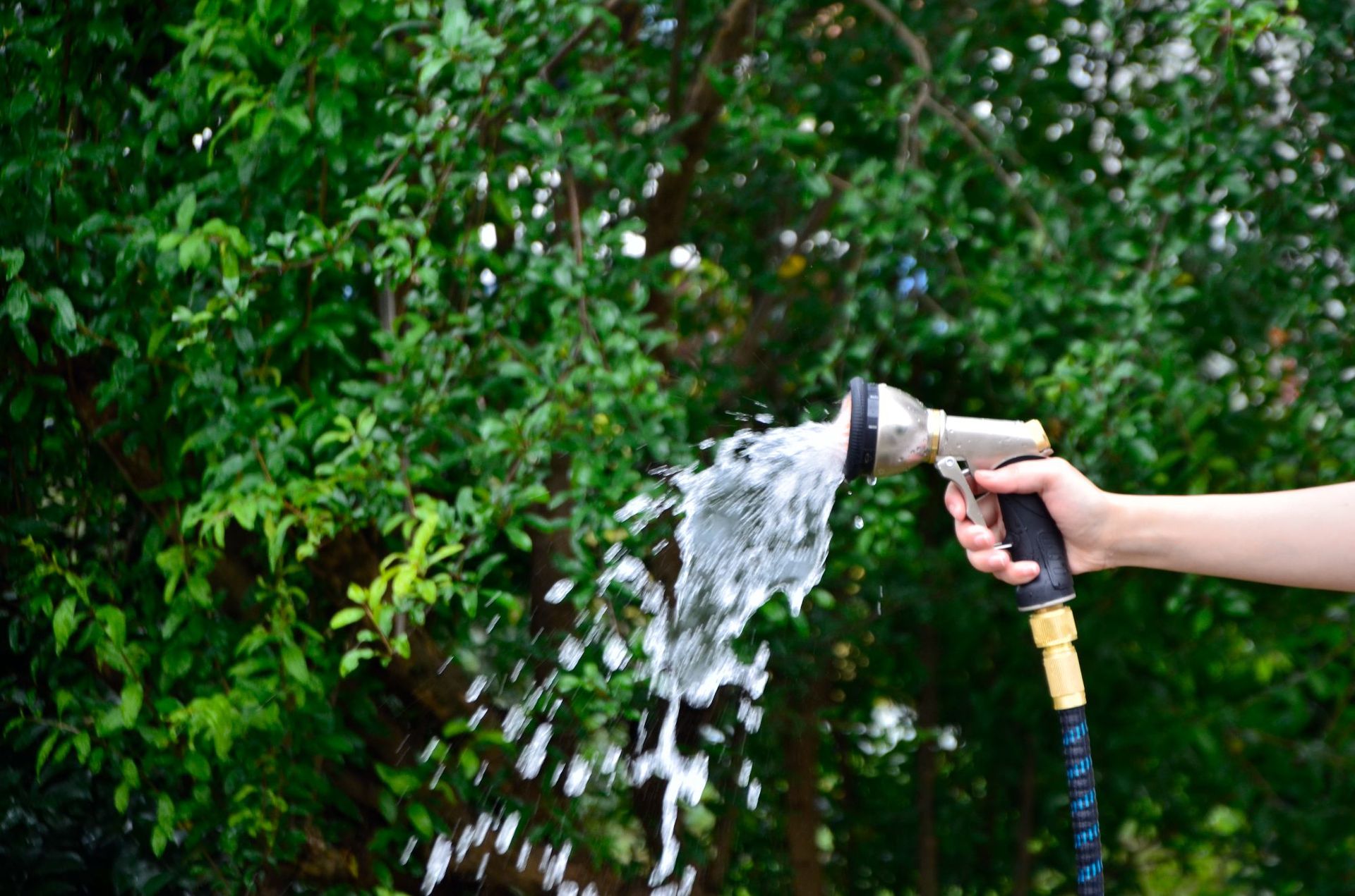 Telescopic water hose high pressure car washing water gun household washing car watering tool easy to store magic tube blue and black