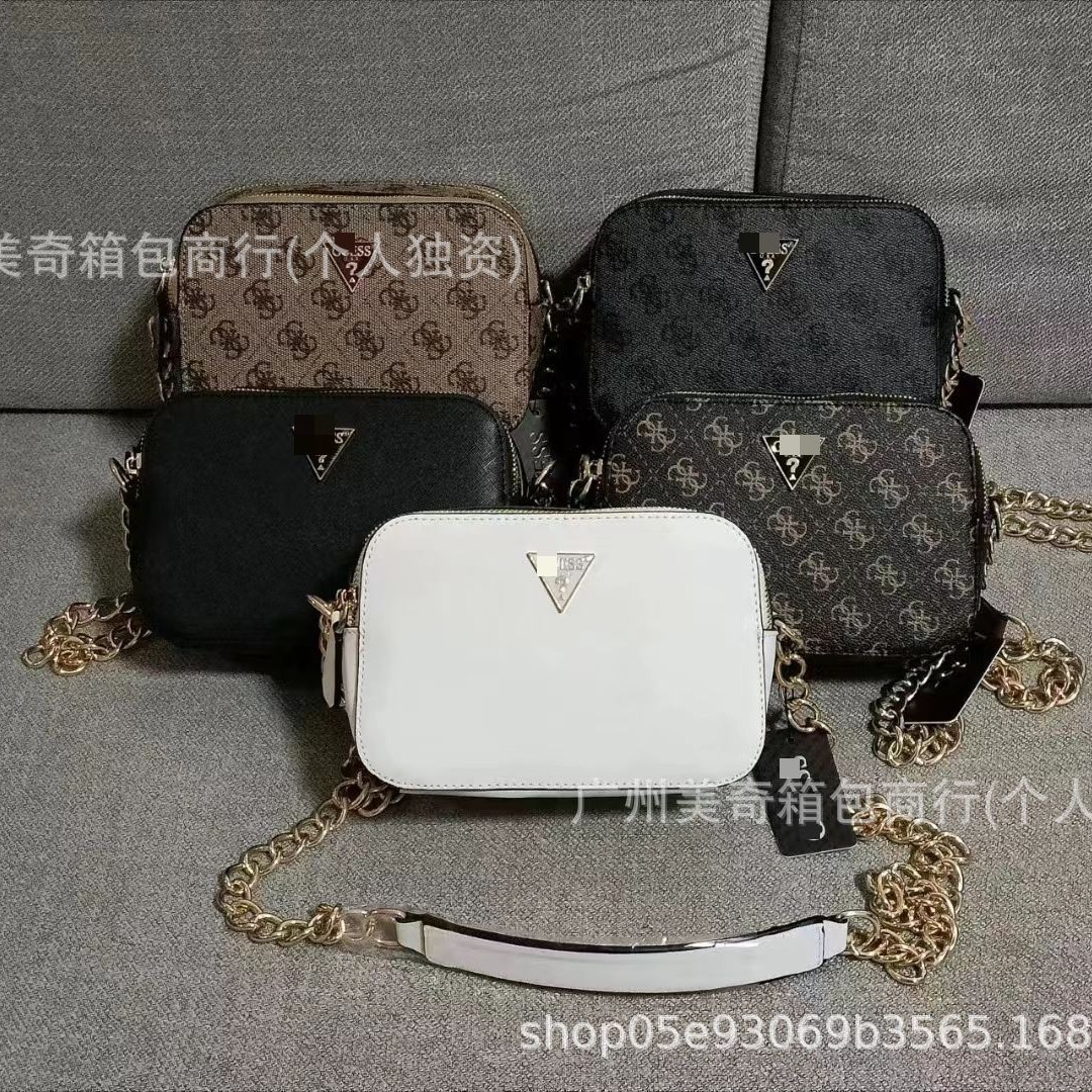 Guess üslubunda kiçik çarpaz çanta, zəncirli və rəngli
