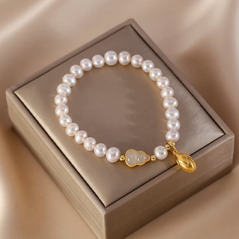 Natural Freshwater Pearl Bracelet with 14K Gold-Plated Copper, Gourd Flower Bud Design, Fashionable and Versatile Women's Light Luxury Pearl Jewelry
