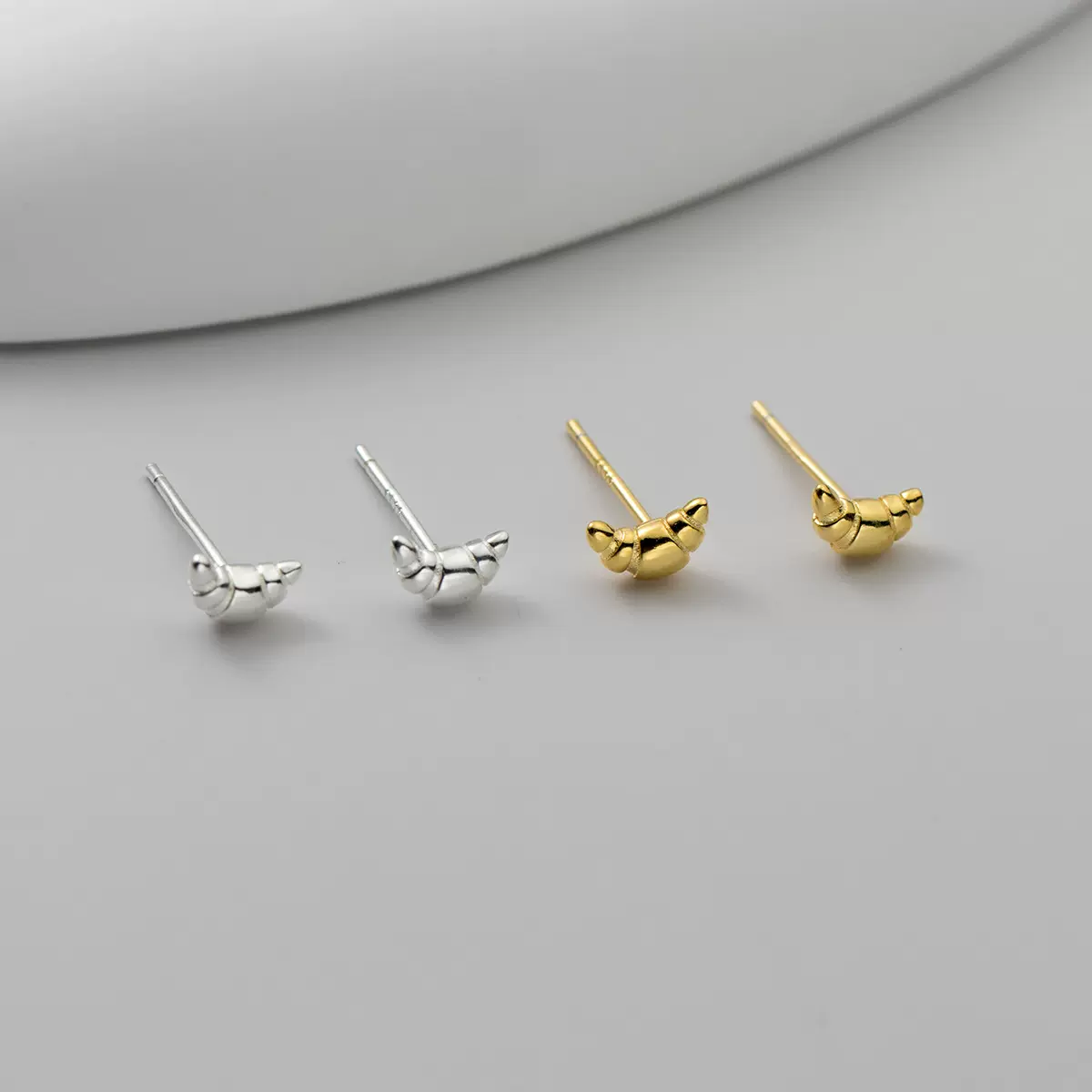 纳兰 S925纯银清新甜美ins风高级感小众月亮牛角包通勤耳钉M05533