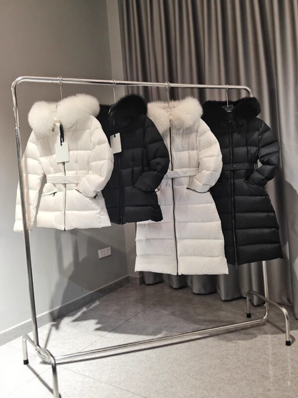 Bonding High-End Version of the Moncler down Jacket with Long Fur Collar, Long Winter down Coat for Women with Fox Fur Hood