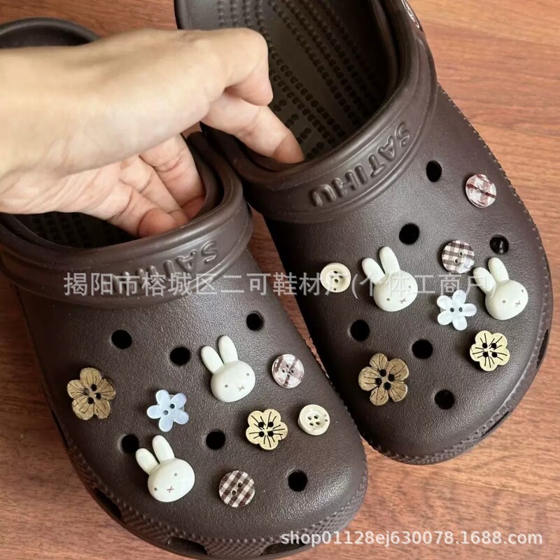 Ins Little Rabbit's Retro Garden Clogs with Versatile Shoe Buckle Decorations, DIY Detachable Accessories, Freely Combinable Shoe Ornaments