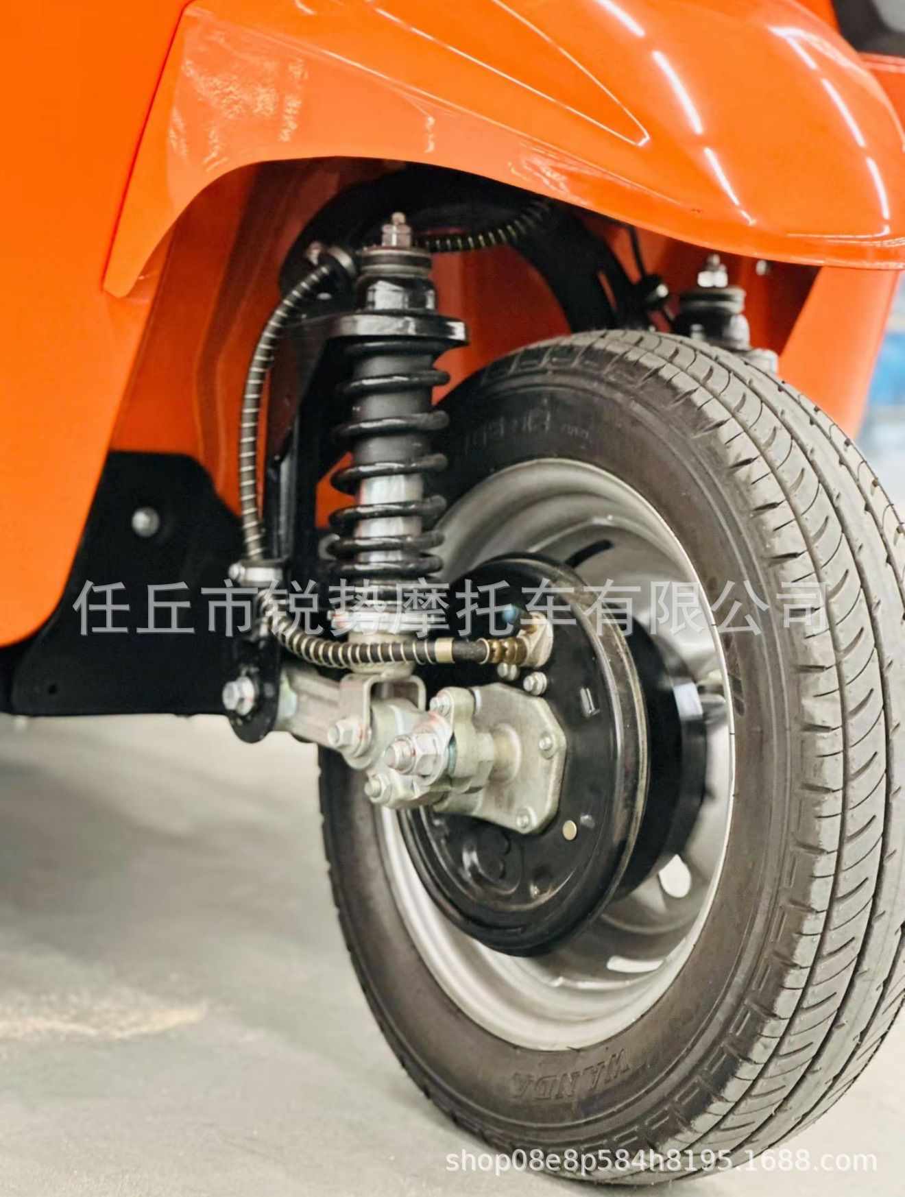 Fuel-powered three-wheeled motorcycle with canopy for passenger transport, Southeast Asian cross-border TUK-TUK passenger three-wheeled motorcycle