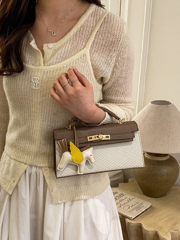 Bolsos de mano de alta sensación para mujeres 2026 ventas calientes nuevas tendencias callejeras bolsas de lujo ligeras bolsas de mochila
