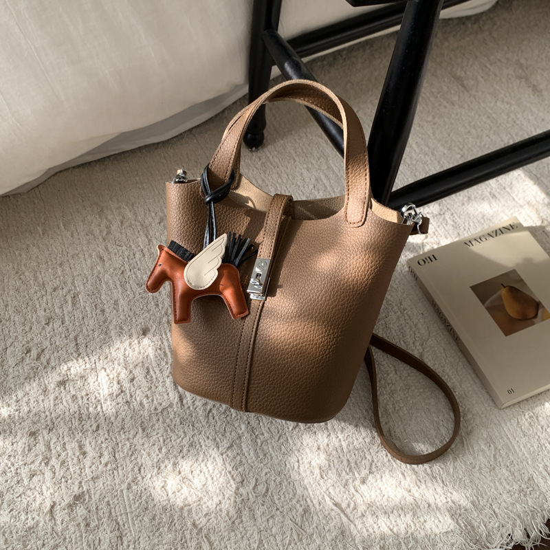Korean-style textured handbag for women, simple and compact, casual and durable, suitable for travel and shopping, multi-purpose crossbody bag