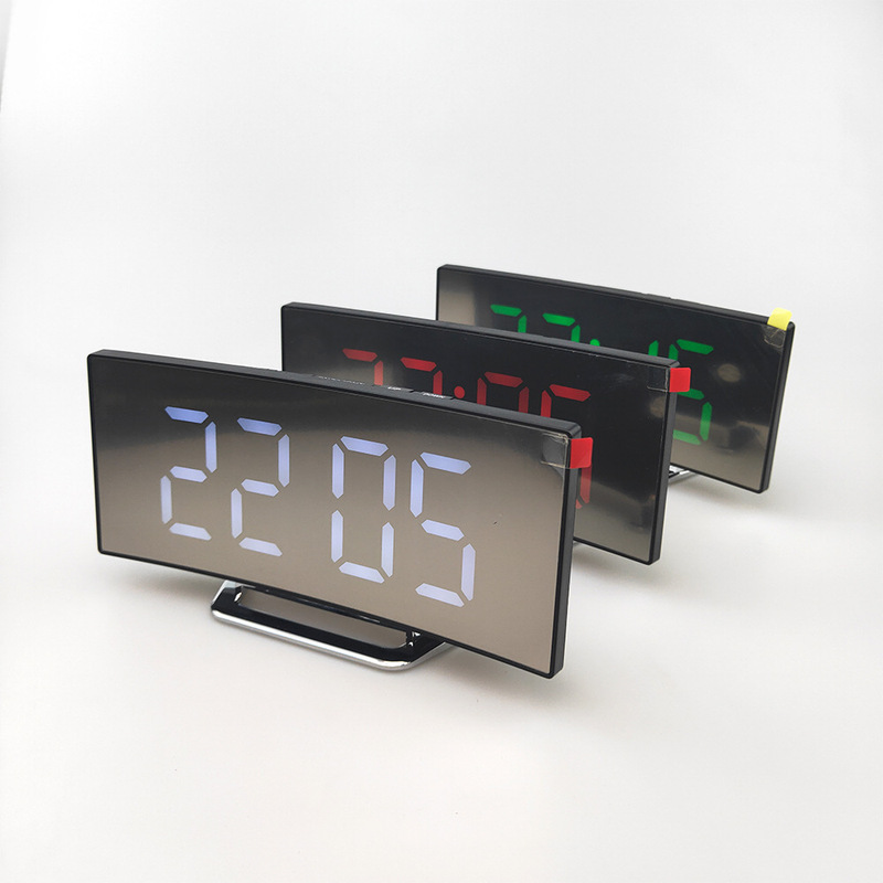 国境を越えた売れ筋曲面時計ミラー LED 電子時計スヌーズ目覚まし時計 USB 電子時計卓上時計メーカー|undefined