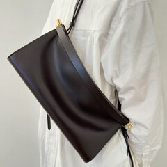 2025年夏 Alai* 新作脇バッグ ニッチデザイン シンプルでファッショナブルなシングルショルダー クロスボディ レディースバッグ バゲットバッグ