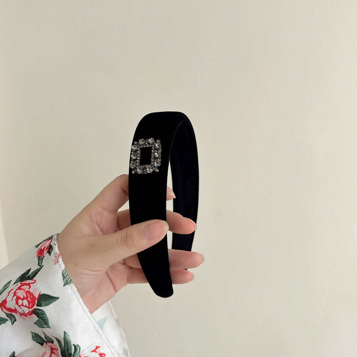 Ретро-ободок для волос, бархатная повязка в стиле Chanel с цветочным акцентом, ширина 1.5–3 см