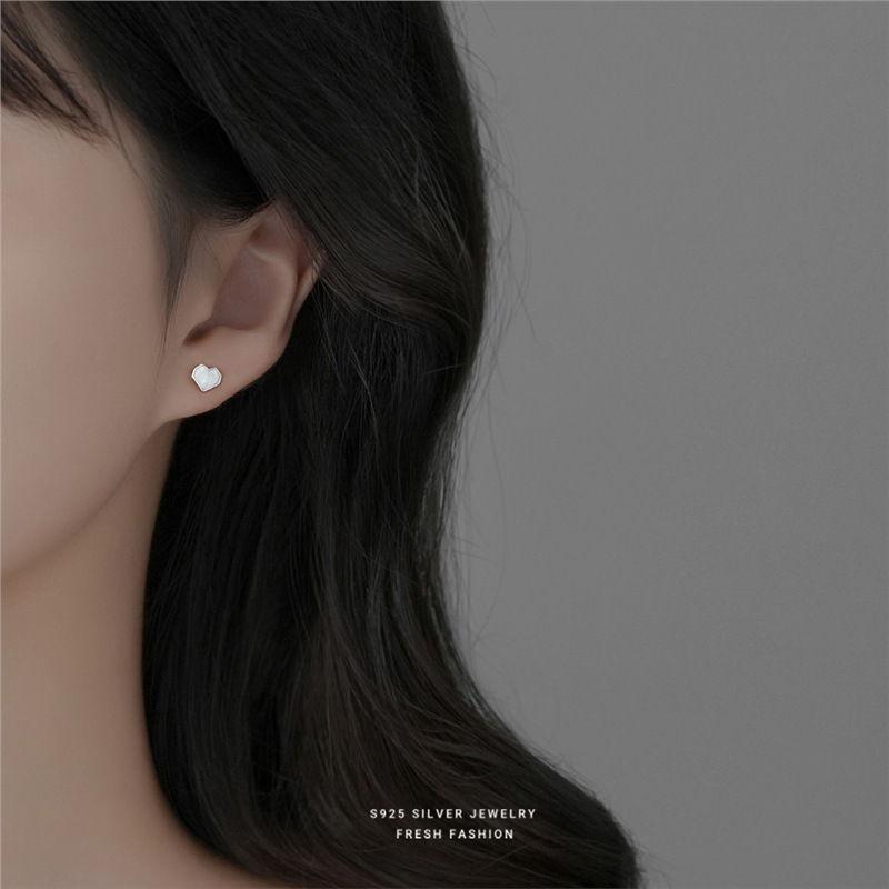 Heart Shaped Stud Earrings In Pure Silver For Women Niche Design_voghion.com