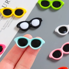 漫画の小さいメガネのサングラスの樹脂の部品のdiyの自家製のクリームの携帯のケースのヘアピンの収納箱のアクセサリーの飾り