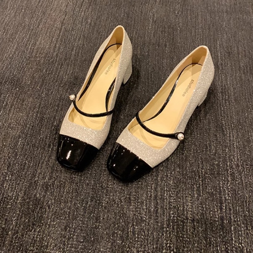 Nuevo brillante banquete de otoño de la uva de la madre, un pequeño viento fragante con una cabeza cuadrada con tacones gruesos, zapatos de Mary Jane.