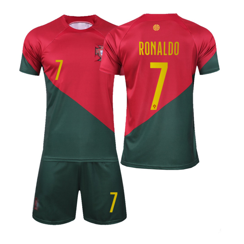 thumbnail image 1 of 22-23 Copa del Mundo Versión Correcta Portugal Local No. 7 Ronaldo con Calcetines Nuevos Traje de Fútbol para Adultos para Niños, 1 of 4