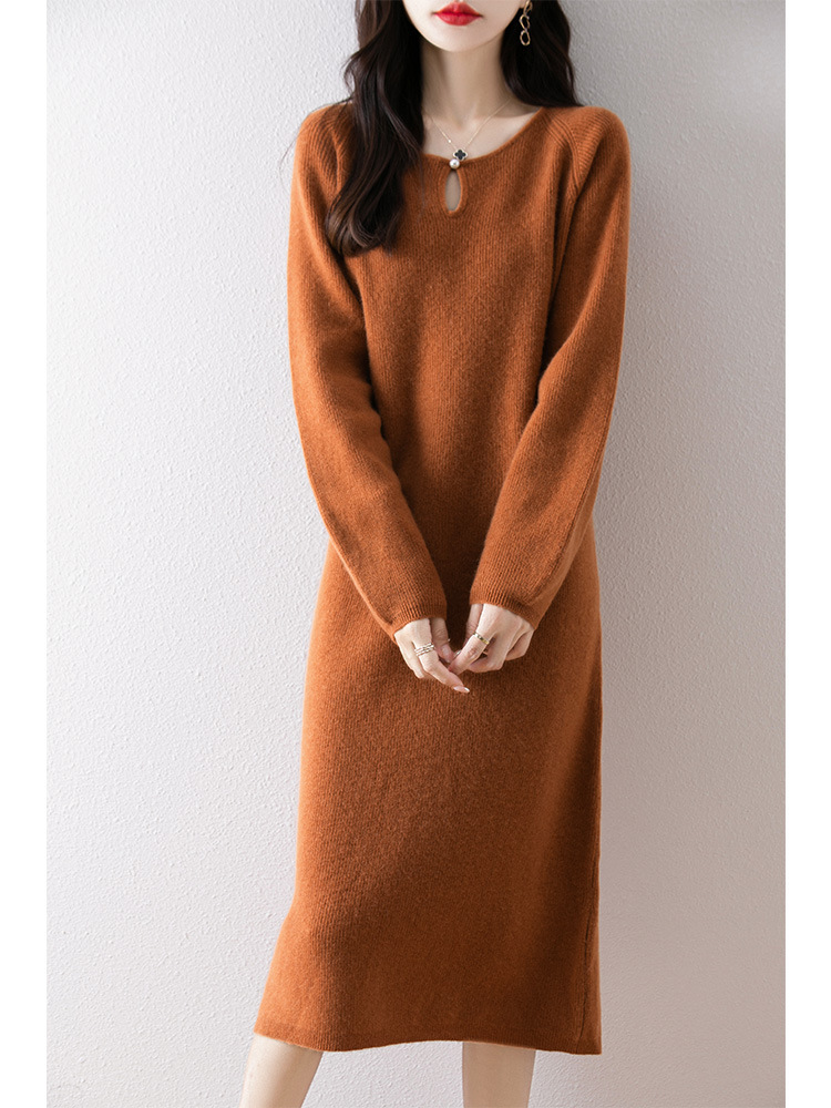 純粋なウールのワンピースの女性のゆったりした怠惰なファッションは膝の長いスカートの24秋冬の新型のデザイン感のニットのセーターのスカートを越えます。