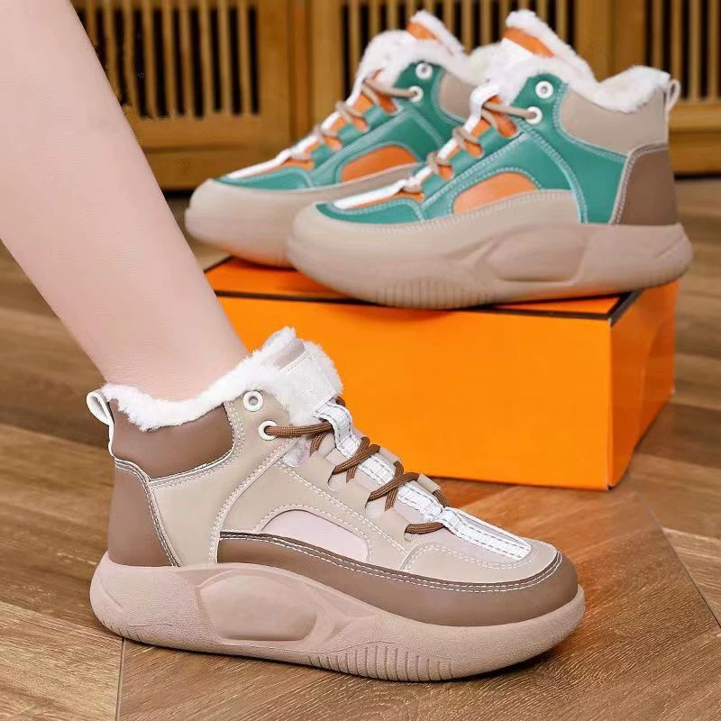 Новые зимние сапоги с высоким берцем, утепленные теплые кроссовки на флисовой подкладке, кожаные женские туфли на толстой подошве в Корейском стиле с хлопковой подкладкой