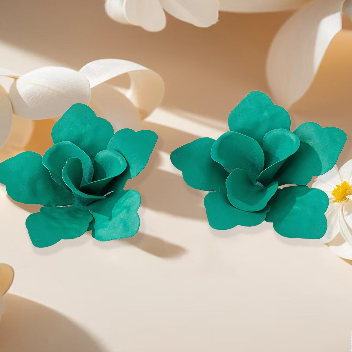 trend small design retro elegant fashionable earrings