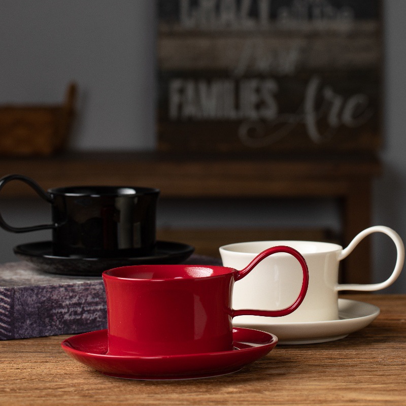 Juego de tazas y platillos de café de alta gama de lujo ligero, creativo, alto, estilo antiguo, taza de té de la tarde, regalo de novia