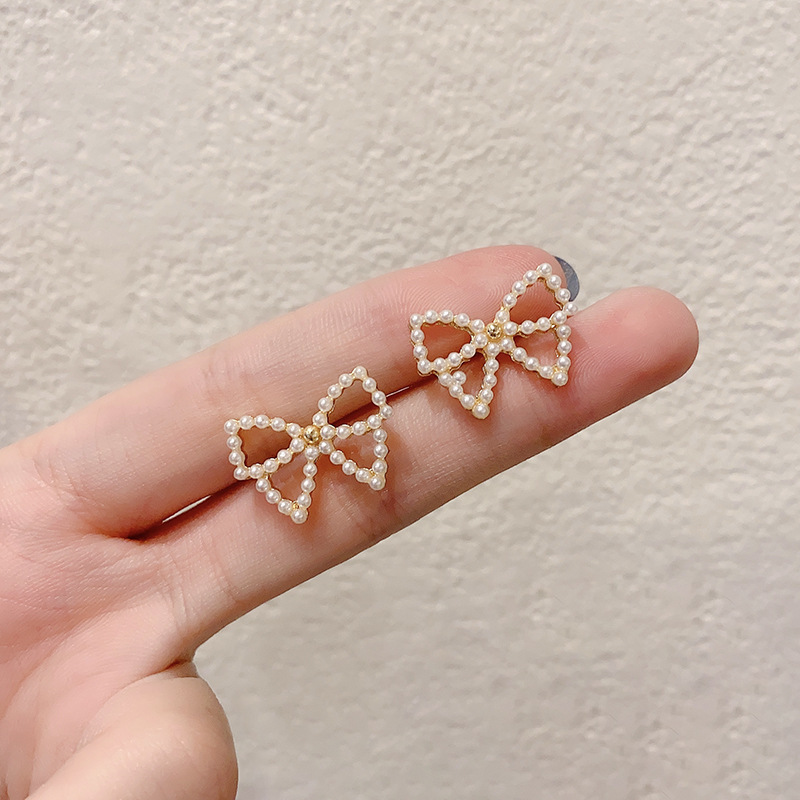 Simple Style Bow Knot Inlaid Pearls Alloy No Inlaid Earrings Ear Studs display picture 2