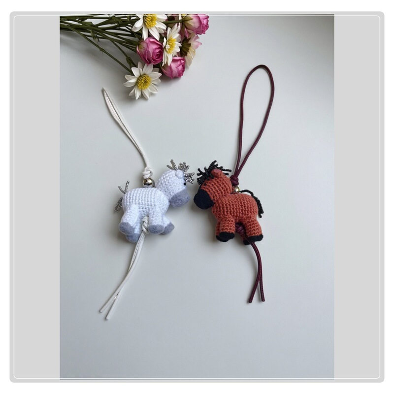 In-Stock Handmade Woven Pony Pendant Suitable for Loewe Bag Charms, Beaded Bag Keychain Accessories In-Stock Handmade Woven Pony Pendant Suitable for Loewe Bag Charms, Beaded Bag Keychain Accessories