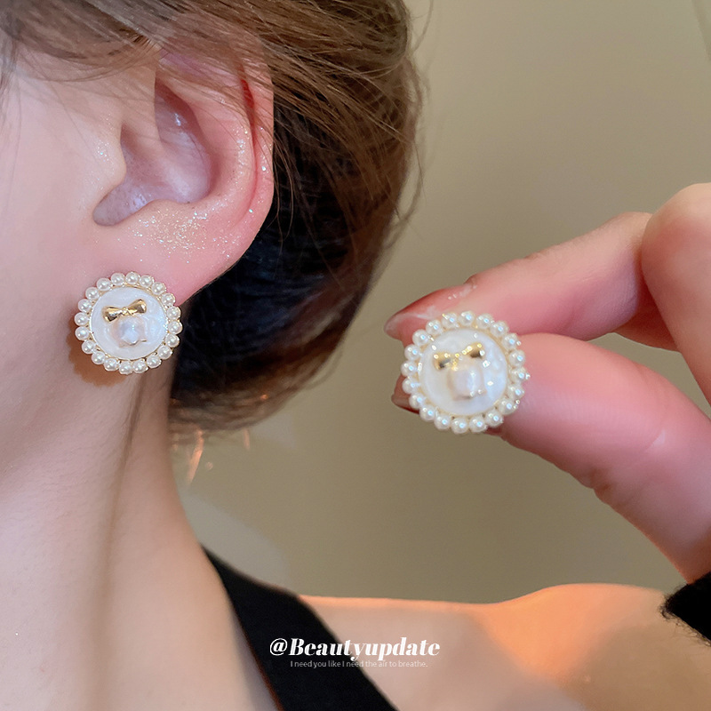 Aguja de plata Pendientes de perlas de flores de aceite que gotea rosa Pendientes de moda retro francesa súper hada Pendientes de lujo ligero de alta gama Mujeres