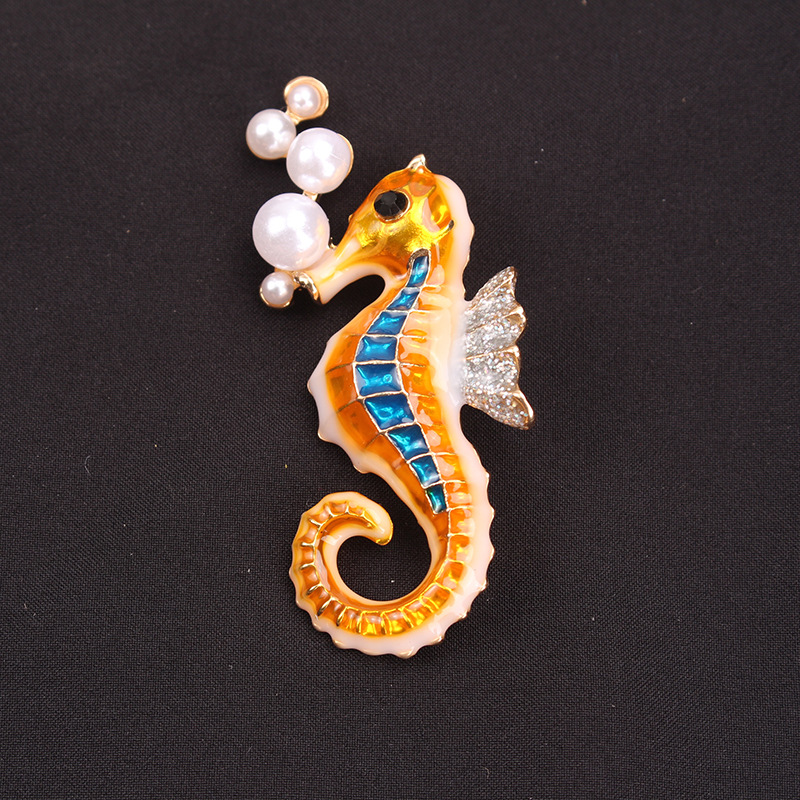 European and American Fashion Marine Animal Pins with Diamonds and Enamel Seahorse Brooches Alloy Badges Clothing Accessories Ready for Sale