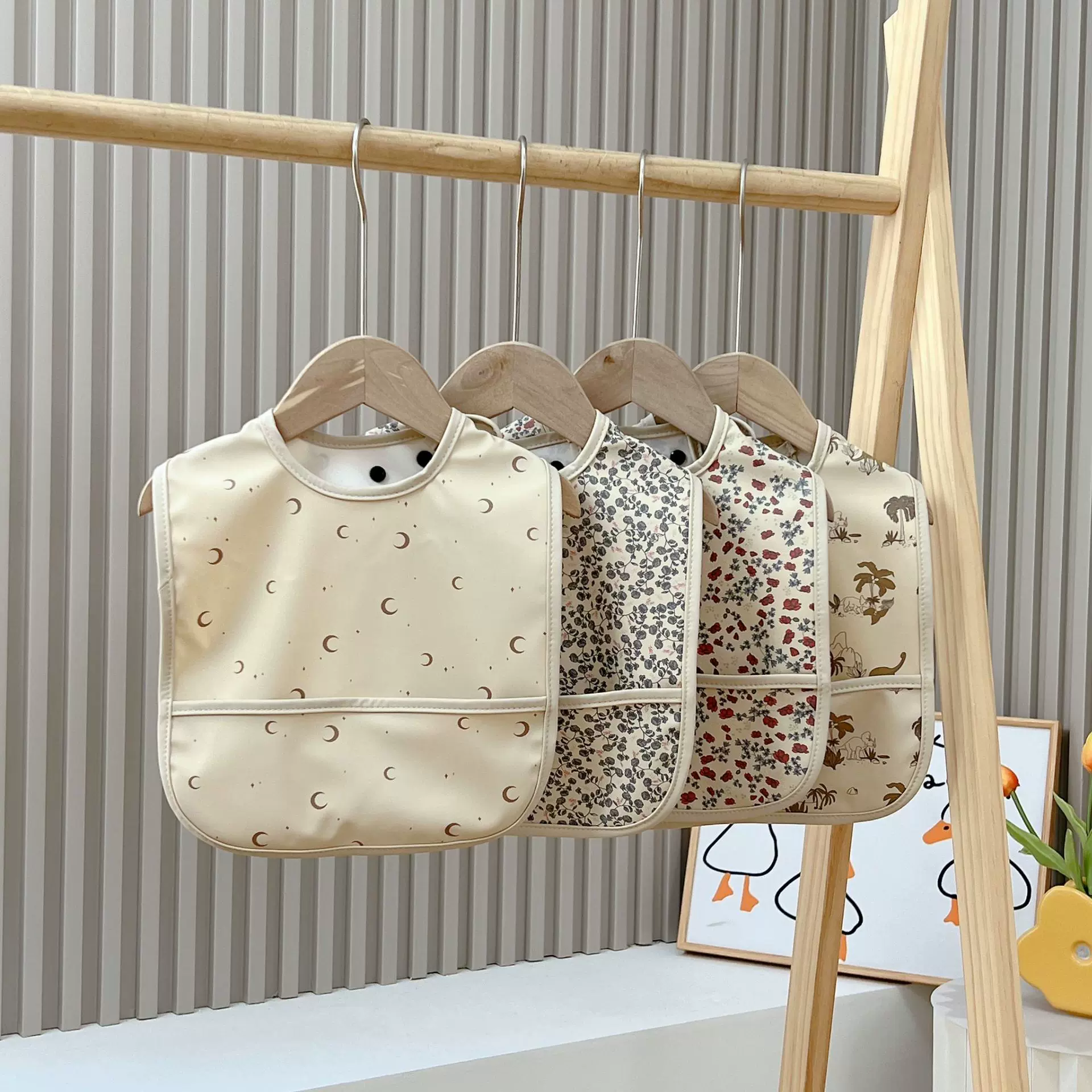 宝宝防水围兜a类婴儿围嘴新款幼儿园吃饭罩衣防脏口水兜饭兜包邮