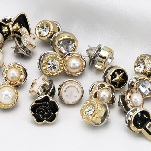 Anti-exposure buttons, pins, clothes, skirts, waist artifacts, brooches, accessories, small fragrant buttons