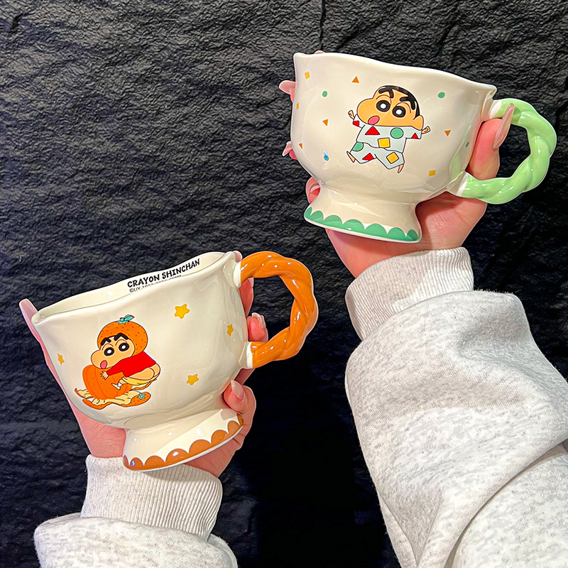 Crayon Shin-chan linda taza de cerámica taza de desayuno de café de pareja taza de agua de alto valor regalo de cumpleaños