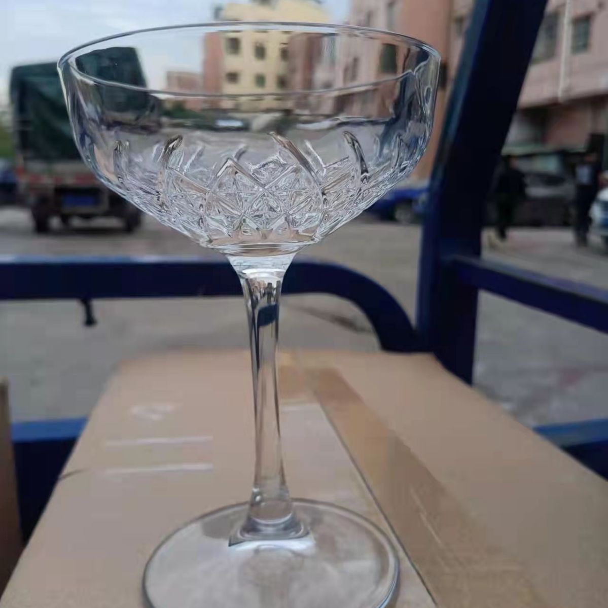 Copa de vidrio a rayas de estilo europeo taza de cóctel de noche helado postre Copa acampanada Martini Net copa de vino tinto