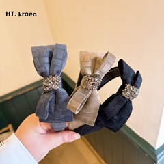 Korean-Japanese style! High-quality Korean-style chic butterfly bow hair clip with full rhinestones and anti-slip teeth—perfect for women's hair accessories.