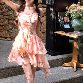 花契野玫瑰/氛围感粉色碎花吊带不规则小个子连衣裙女夏季短裙潮