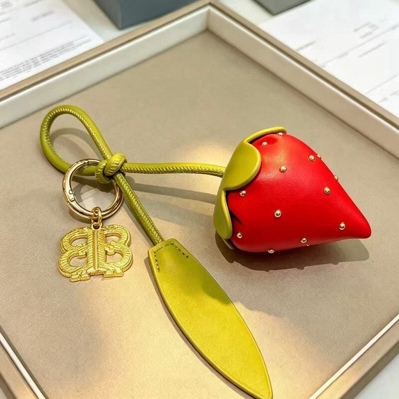Bajia B-brand bag pendant, geometric series flower bag decoration, car key pendant, simple and high-end small daisy pendant